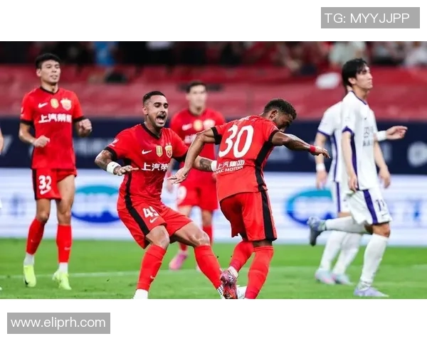 福布斯破门助力上海海港迎来关键胜利展现球队强大实力