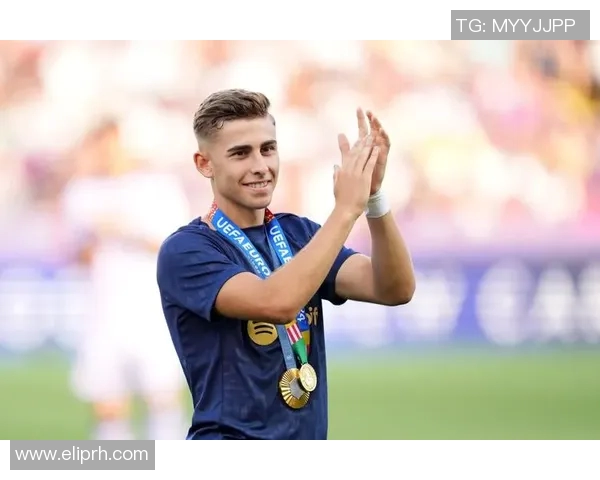 费尔明破门助力球队逆转胜利精彩瞬间回顾与战术分析